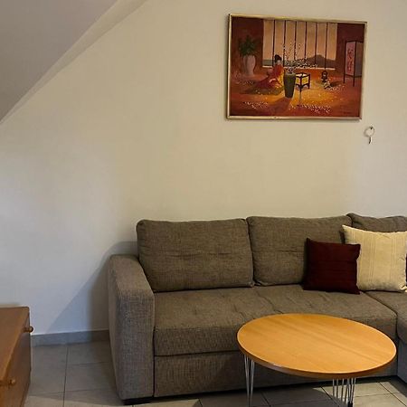 Boezsi Apartman Sárvár Buitenkant foto