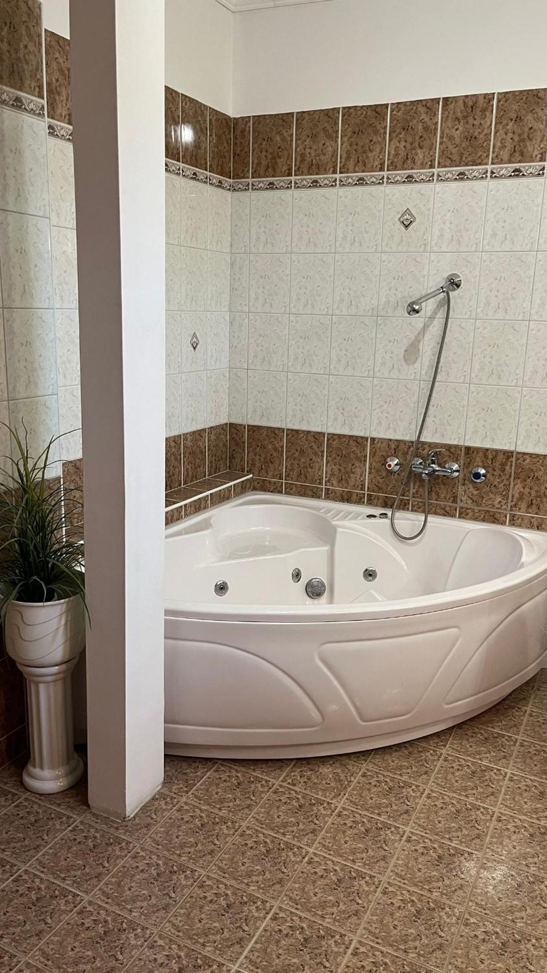 Boezsi Apartman Sárvár Buitenkant foto