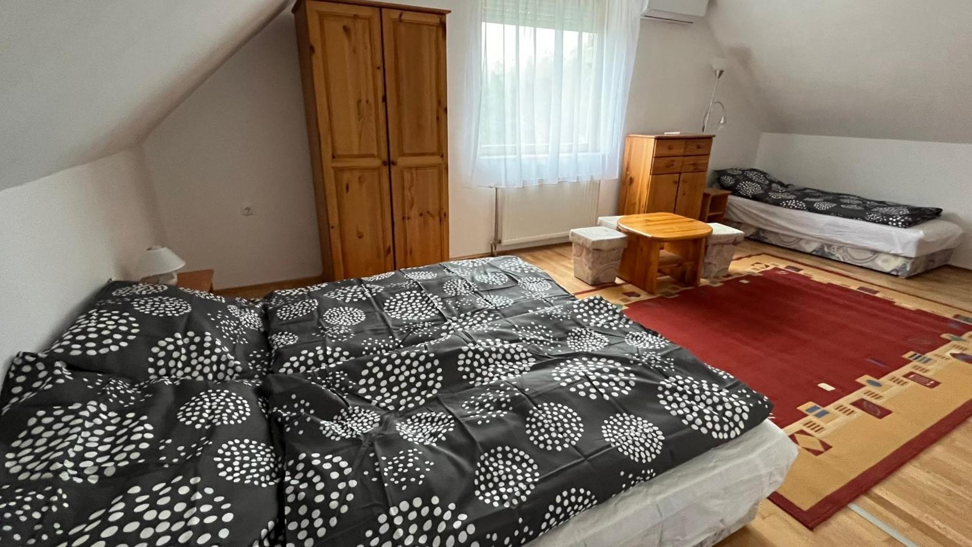 Boezsi Apartman Sárvár Buitenkant foto