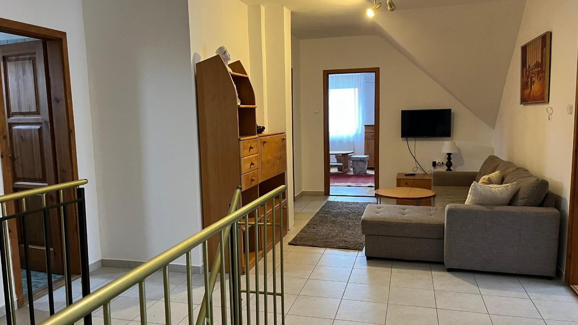 Boezsi Apartman Sárvár Buitenkant foto